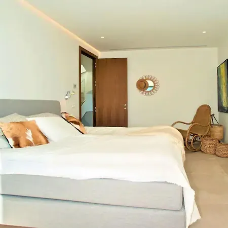 A Beautiful Modern 4 Bed In Center Villa Marbella
