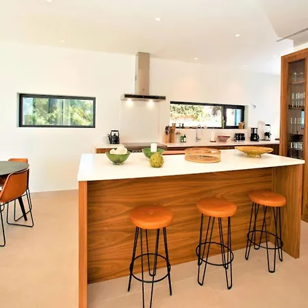 Villa A Beautiful Modern 4 Bed In Center Marbella