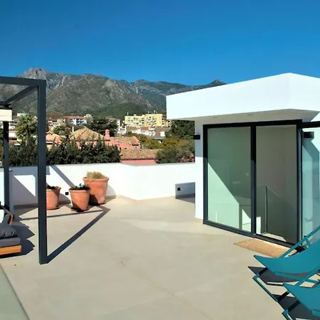 A Beautiful Modern 4 Bed In Center *