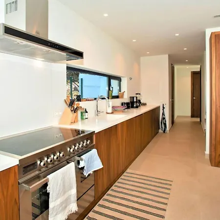 A Beautiful Modern 4 Bed In Center Marbella