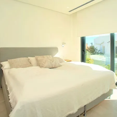 A Beautiful Modern 4 Bed In Center Marbella